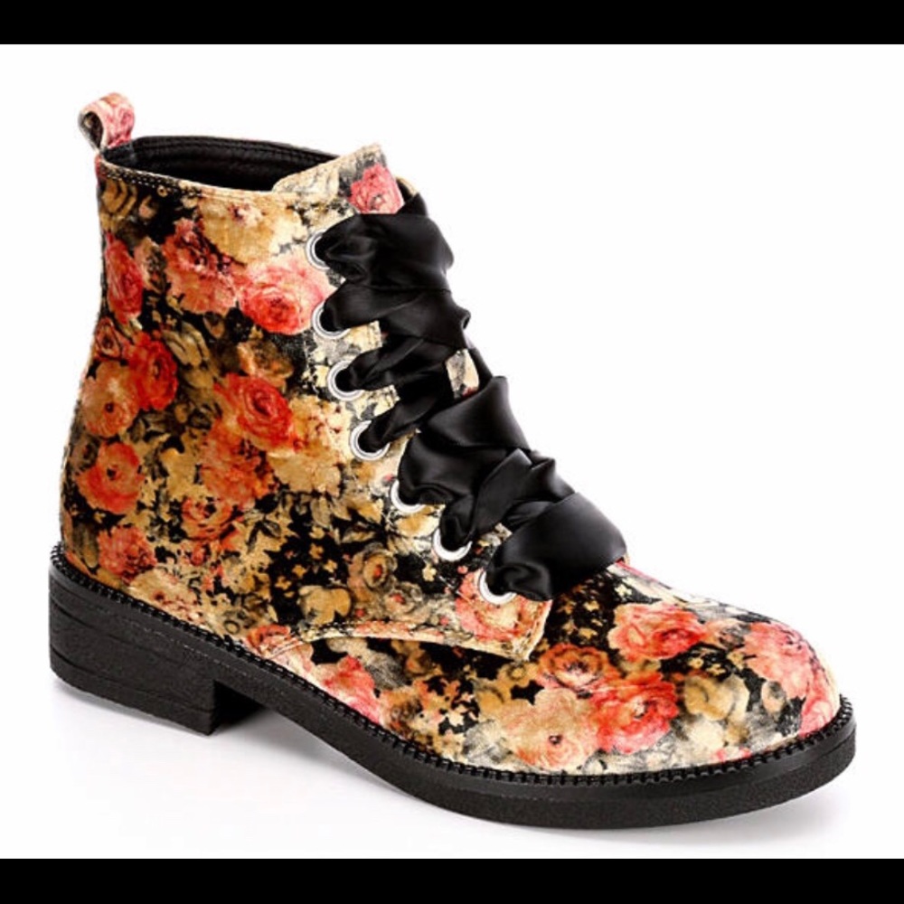 Dirty Laundry Floral Velvet Boots 8.5